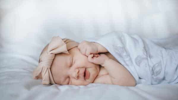 Đặt Tên Con Gái – Những Tên Bé Gái Đẹp Nhất, Ý Nghĩa Nhất và Dễ Thương Nhất